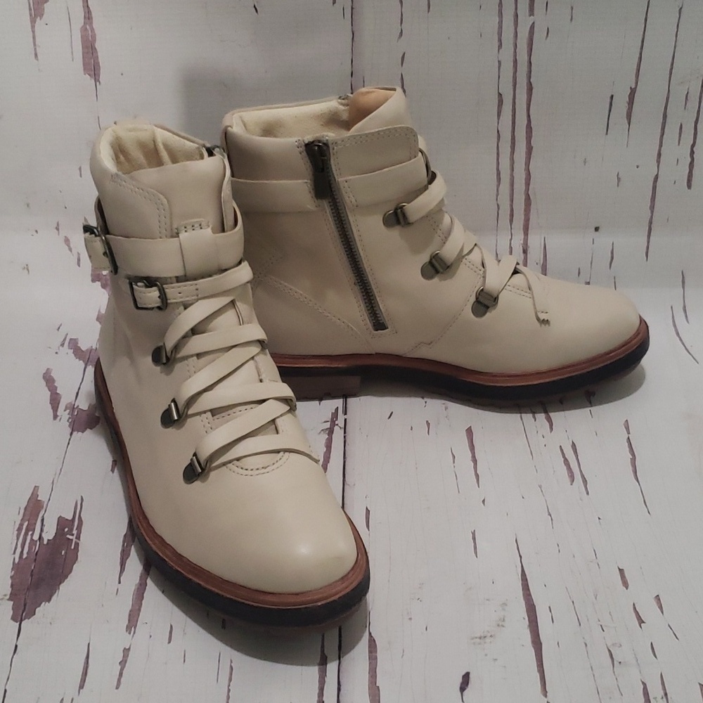 Timberland Cream Full Zip And Strap Combat Woman Boots Size 6